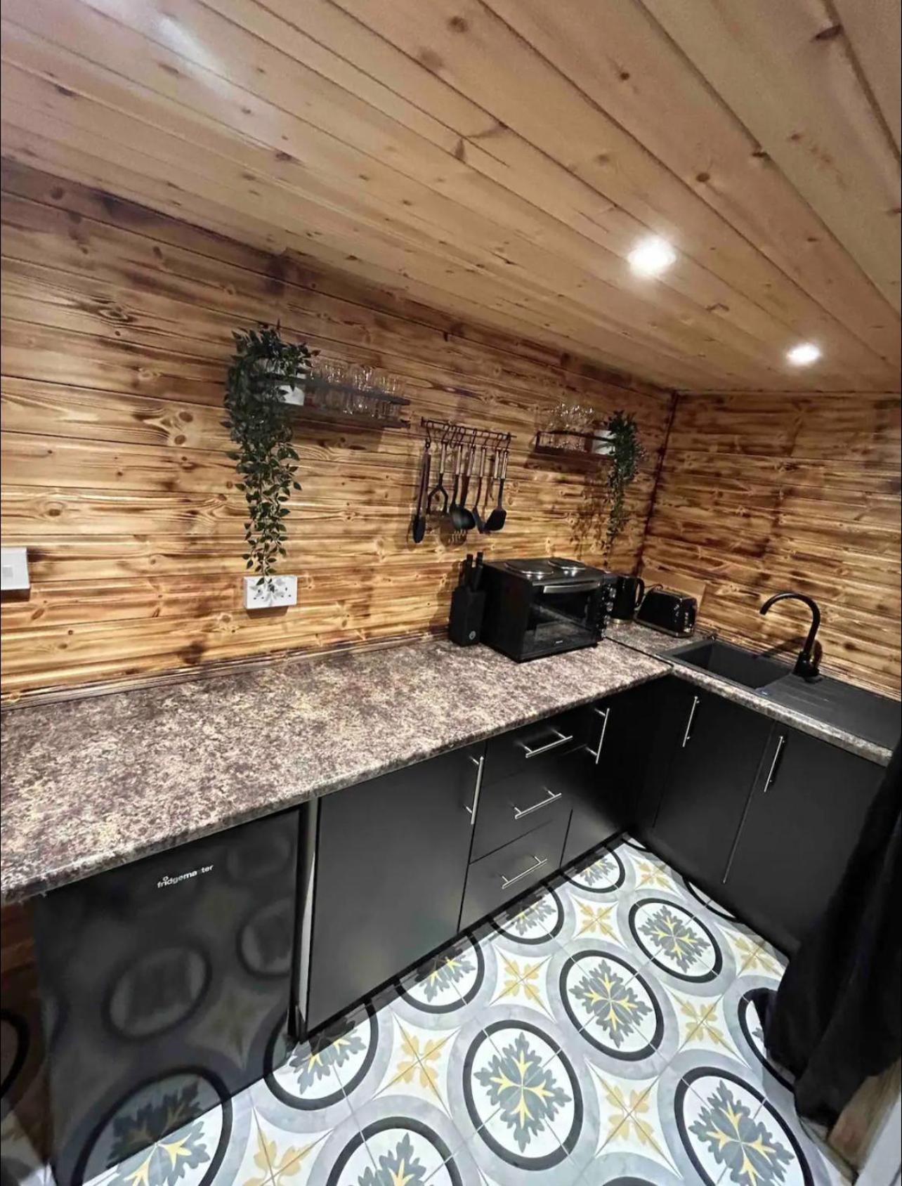 Cozy Cottage With Hot Tub! Cadnam ภายนอก รูปภาพ