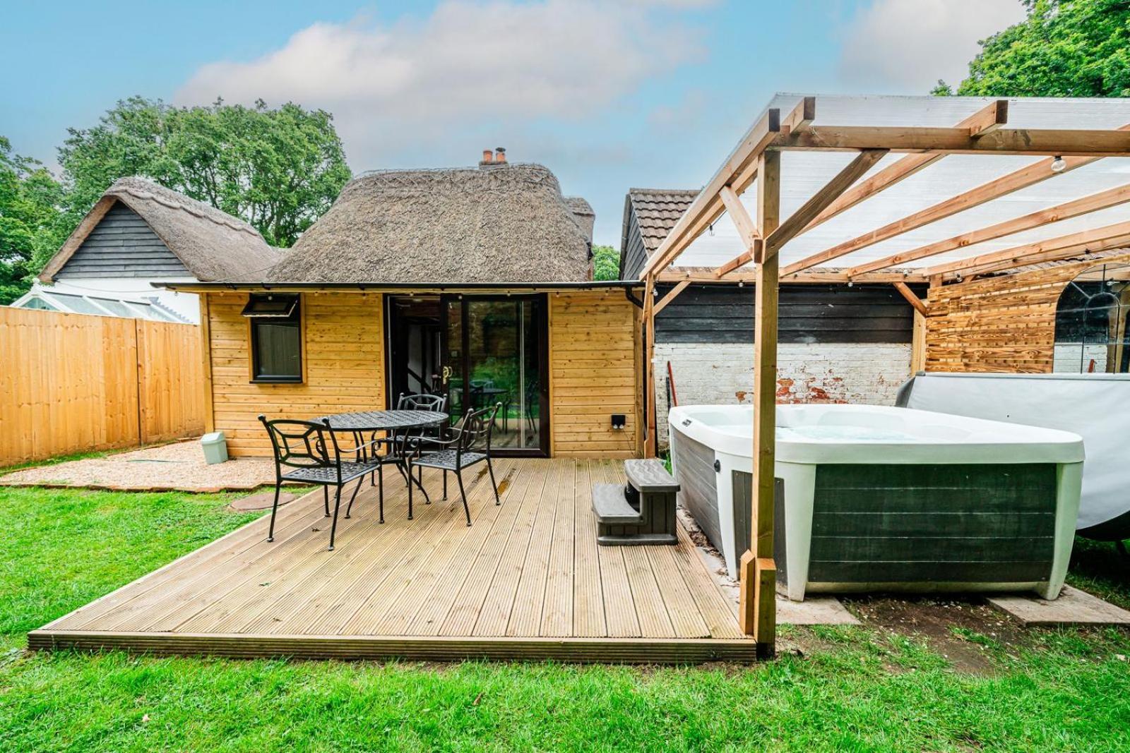 Cozy Cottage With Hot Tub! Cadnam ภายนอก รูปภาพ