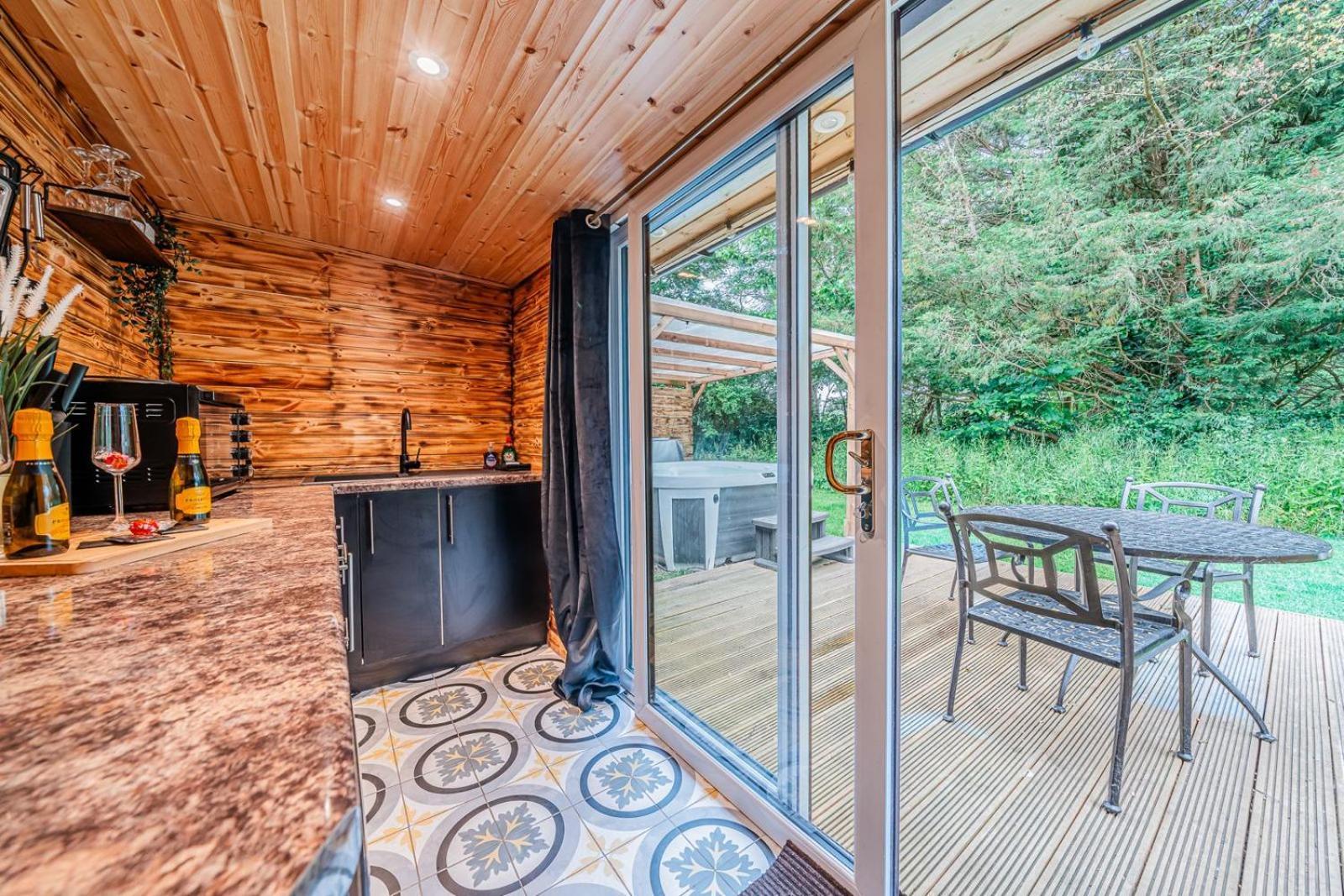 Cozy Cottage With Hot Tub! Cadnam ภายนอก รูปภาพ