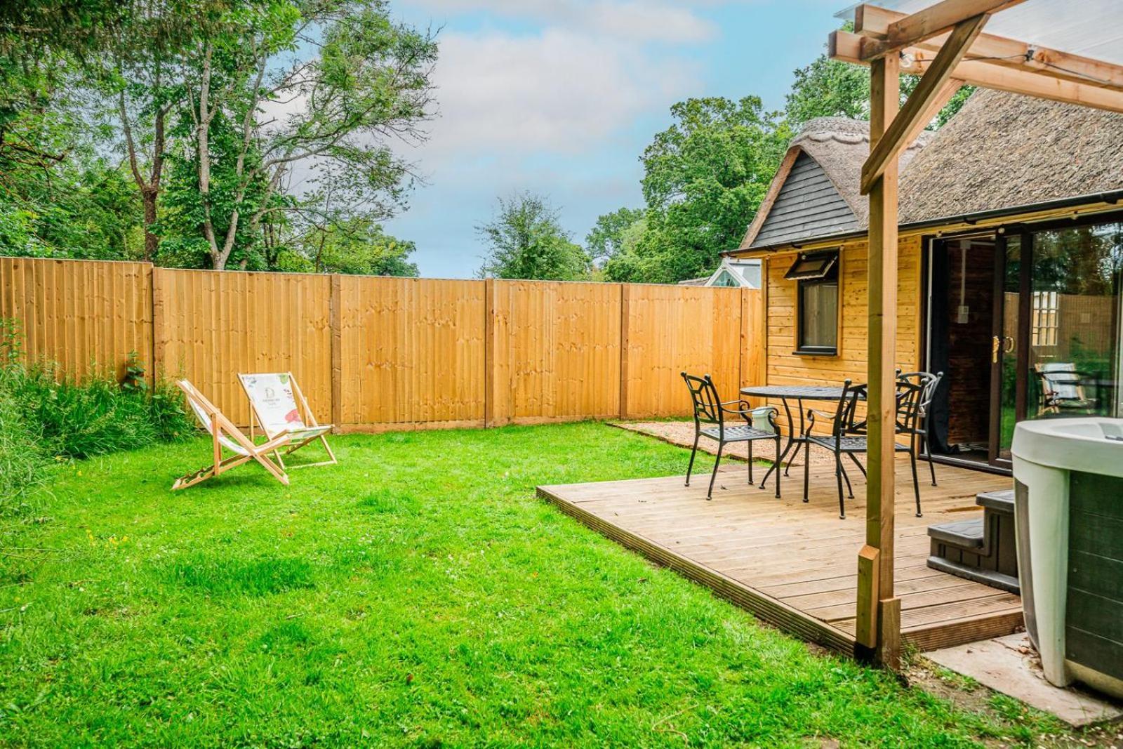 Cozy Cottage With Hot Tub! Cadnam ภายนอก รูปภาพ