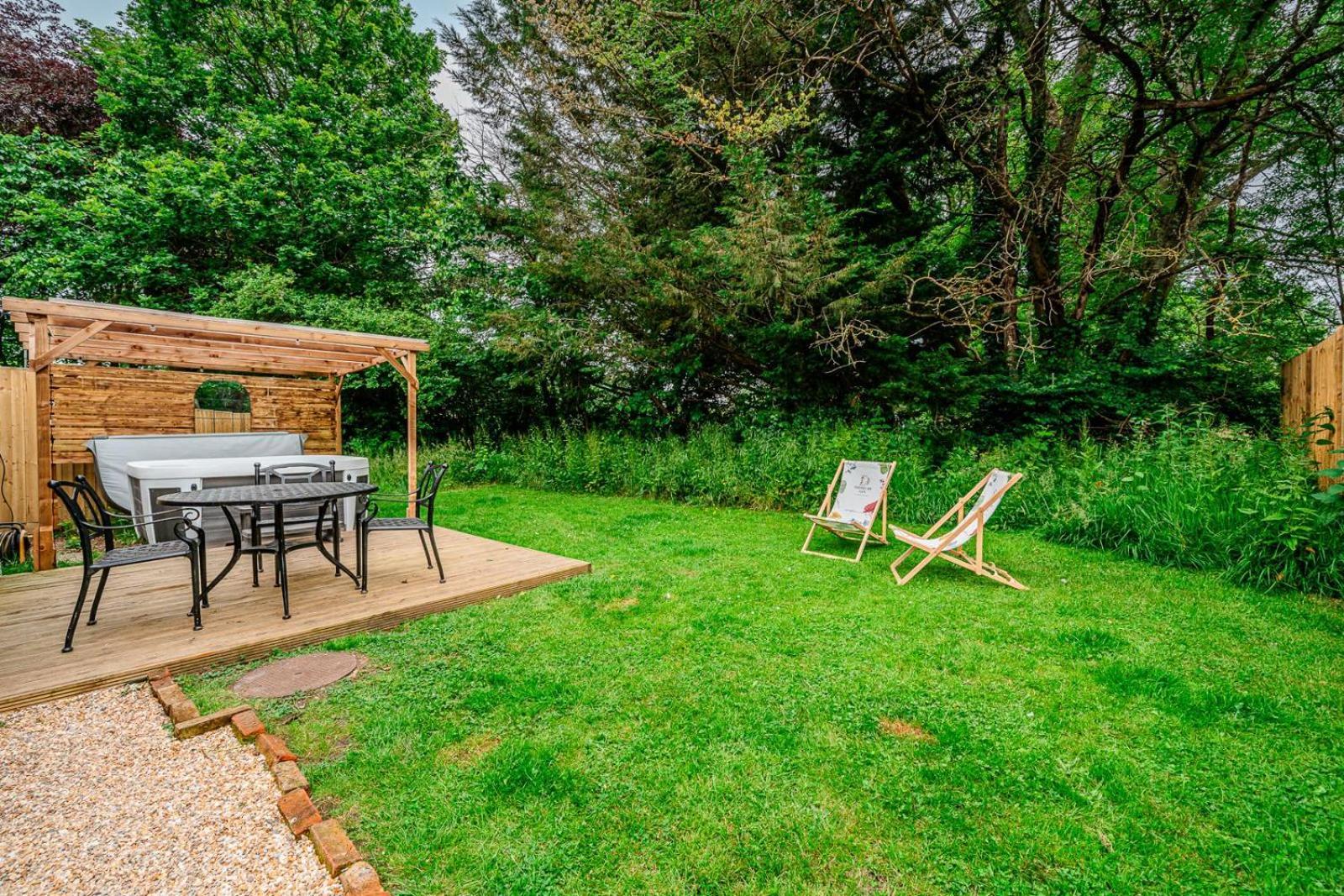 Cozy Cottage With Hot Tub! Cadnam ภายนอก รูปภาพ